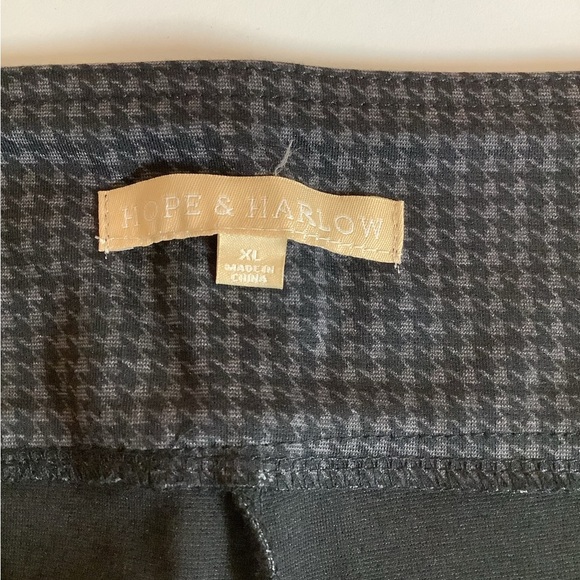 Hopes & Harlow Size XL Black and Gray Checkered Crop Pants. New With Tags. - Picture 4 of 7